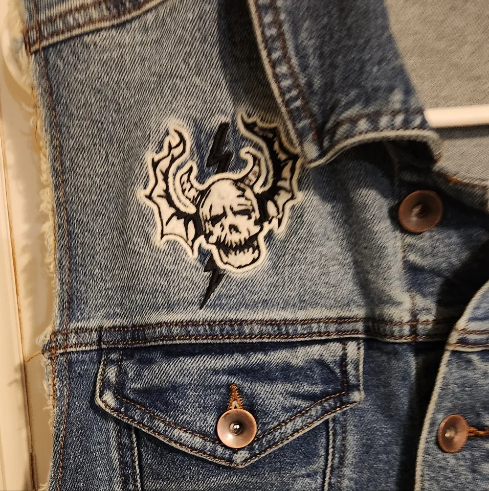 Sleeveless Blue Denim Vest with Patch Detail - Picture 5 of 6